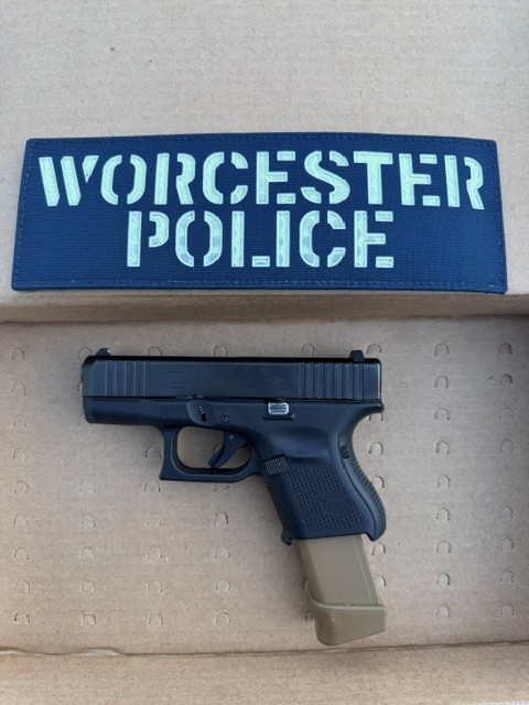 WorcesterPD's tweet photo. WPD Officers Arrest Male on Gun Charges https://t.co/TpgsTFg47e https://t.co/DMHjFNYCpm