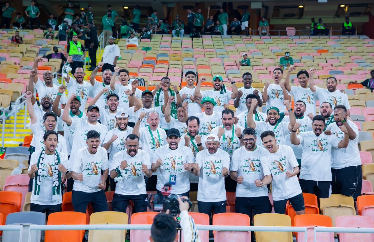 CURVAGOLD's tweet photo. جابوها الصقور 🦅🇸🇦

شكراً لجميع جماهير وروابط المملكة، والحمد لله على التوفيق، وموعدنا مع منتخبنا في كأس آسيا بإذن الله 🤍🇸🇦 https://t.co/mHdDPoQYR0