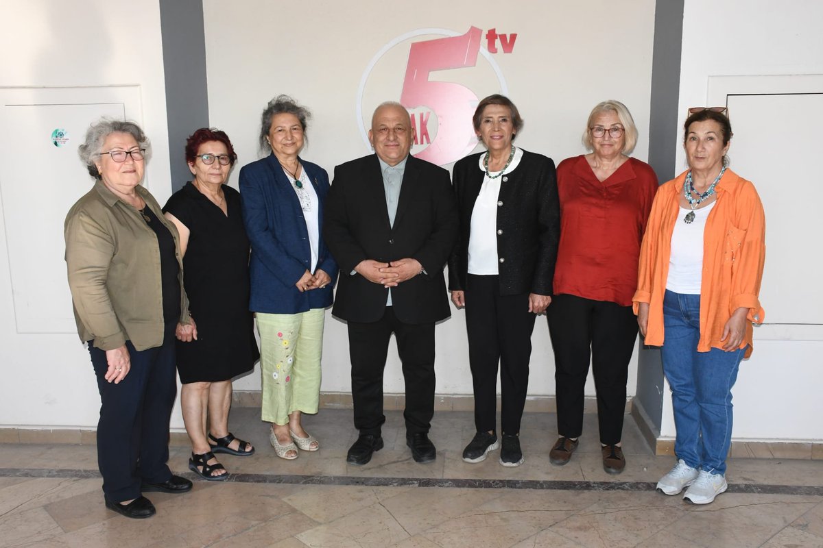 ckdgenelmerkez_'s tweet photo. CKD Genel Merkez yöneticilerimiz Mihiban Tatar ve Gönül Güçlü Yurtçiçek, CKD Seyhan Şube Başkanımız Nesrin Kılıçay, CKD Çukurova Şube Başkanımız Kutlay Beke ile birlikte, Gazeteciler Cemiyeti Yönetim Kurulu Üyesi, 5 Ocak Gazetesi ve 5 TV Genel Yayın Yönetmeni Sayın Murat Yonat’ı ziyaret ettik.

Ziyaretimizde, derneğimizin Adana’daki faaliyetleri hakkında bilgi paylaşırken, yerel basının gücü ve dayanışmanın çalışmalarımızın daha geniş kesimlere ulaştırılmasındaki önemi üzerine değerlendirmelerde bulunduk.

Nazik ev sahipliği ve samimi sohbeti için Sayın Murat Yonat’a teşekkür ederiz.