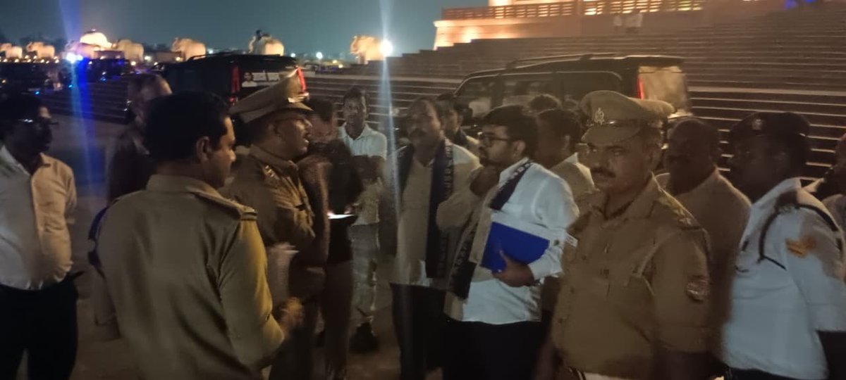 lucknowtraffic's tweet photo. #traffic_update
दिनांक 09.10.2026 को मान्यवर कांशीराम जी की पुण्यतिथि के अवसर पर आयोजित होने वाले कार्यक्रम के दृष्टिगत आज ADCP(T) श्री राघवेंद्र सिंह महोदय द्वारा मान्यवर कांशीराम स्मारक स्थित कार्यक्रम स्थल का स्थलीय निरीक्षण किया गया। निरीक्षण के दौरान कार्यक्रम स्थल की सुरक्षा एवं यातायात व्यवस्था का जायजा लेते हुए आवश्यक व्यवस्थाओं का अवलोकन किया गया तथा संबंधित अधिकारियों/कर्मचारियों को आवश्यक दिशा-निर्देश प्रदान किए गए।
@Uppolice 
@uptrafficpolice 
@lkopolice
