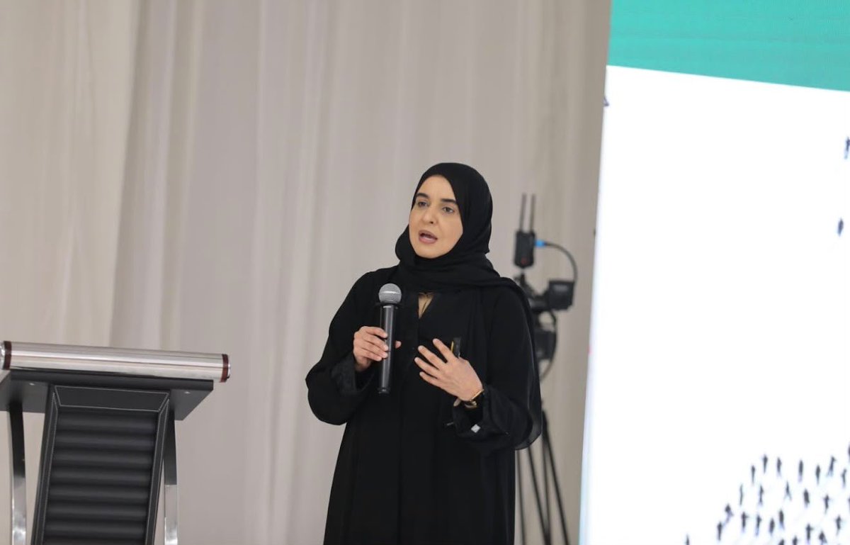 iradah2007's tweet photo. بتنظيم من إدارة الأوقاف والشؤون الدينية بمحافظة #شمال_الباطنة؛ تشرفت اليوم - في قاعة مجان بـ #ولاية_صحار بتقديم محاضرة عن الهُوية الوطنية وأبرز تحديات العصر المؤثرة فيها، وعلاقتها بالتنمية المستدامة، بحضور مختلف فئات المجتمع من أولياء أمور وموظفي القطاعات الحكومية والخاصة وبعض طلبة المدارس ومؤسسات التعليم العالي في المحافظة. 
تناولت المحاضرة المفاهيم المرتبطة بالهُوية الوطنية وأهم مبادئها ومكوناتها، والتحديات الحالية المؤثرة فيها، بالإضافة إلى أساليب تعزيزها، وأدوارنا جميعا في صناعة التغيير للأفضل في شخصياتنا ومجتمعنا. 
شاكرة للمنظمين ثقتهم الغالية التي منحتني فرصة ثمينة لتبادل النقاش والحوار مع الحضور، والاستفادة من كل ما طرح من استفسارات ومداخلات، ومثمّنة هذا الحراك التربوي الملهِم.