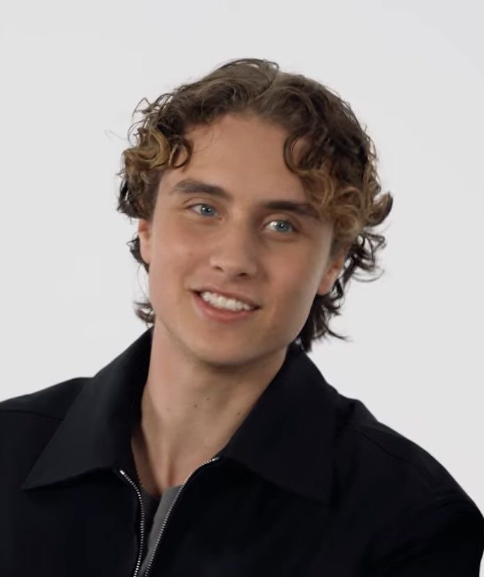 josarsenalshirt's tweet photo. he's so prince https://t.co/iaxdi9sECG
