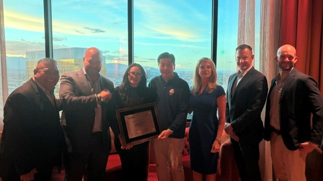 visualedgeit's tweet photo. A proud moment from Printing United! 🏆

Visual Edge IT was recognized as a Kyocera Platinum Partner through the Elevate Program, the highest dealer designation based on annual revenue performance.

We’re proud of the team and partnership behind this recognition!

#Kyocera https://t.co/v2z0nRIRyU