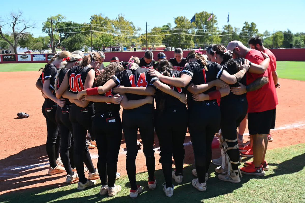 ShyleeOrr's tweet photo. WE ARE GOING TO STATE!! 🏆🏆🏆

Starting off with the winning home run in our first game against El Reno AND a in the park home run against El Reno in the finals! 

I can’t wait to see how far this team will go at state!

@echohawk21 @MinesSoftball @OKAs2010Madden https://t.co/upaiWMFffy