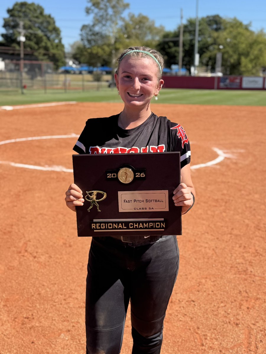 ShyleeOrr's tweet photo. WE ARE GOING TO STATE!! 🏆🏆🏆

Starting off with the winning home run in our first game against El Reno AND a in the park home run against El Reno in the finals! 

I can’t wait to see how far this team will go at state!

@echohawk21 @MinesSoftball @OKAs2010Madden https://t.co/upaiWMFffy