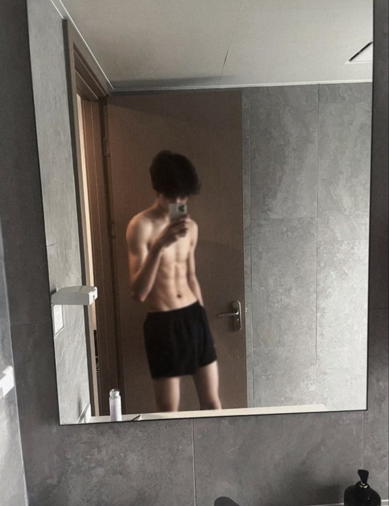 Cjjgple's tweet photo. 发给姐姐看
#腹肌 https://t.co/PRROvqkU1h