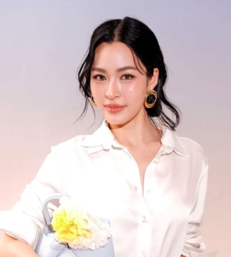 AboutMusicYT's tweet photo. Lingling Kwong was the most mentioned celebrity during the recent Paris Fashion Week, generating over 24.31% in share of voice, according to onclusive. https://t.co/5WgVzuLeCe