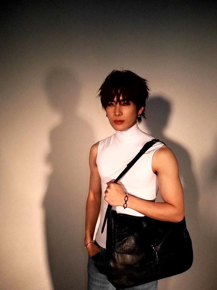 superchade's tweet photo. ST : ชุดนี้เลยหรอพี่
CD : เชื่อสิ ลุคนี้แหล่ะ แตกแตนเลย
ST : อ่ะ ผมเชื่อพี่ เอาที่พี่ว่าดีเลย

July 21, 2026

#Santapp
#GucciPrimavera
#ChadysDiary https://t.co/ii2jIEXl66