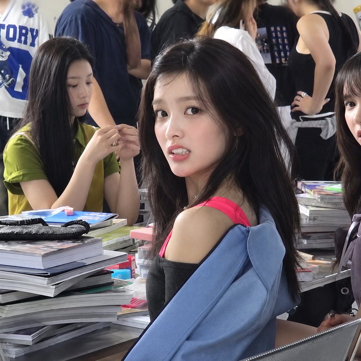 NFiRoha's tweet photo. not iroha looking even prettier when she’s annoyed😭🩵
someone please keep teasing her🫠

#IROHA #이로하 #イロハ #ILLIT #아일릿 https://t.co/VDkc60ObwJ