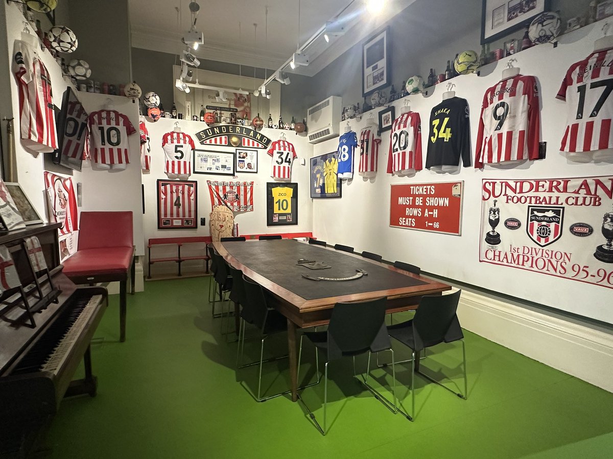 wedwarehouse1's tweet photo. Today has been an inspiring day as we visited the @FansMuseum @SunderlandAFC thank you for showing us around and being so welcoming 👏

If you are interested in football history and museums, we would recommend a visit, a stone through from the stadium, & they have lots of great footballing items to see and enjoy and you can also grab a beer🍺⚽️ 

Can you name any player/managers that were at #swfc & #sunderland 
 
#sheffieldwednesday
#wawaw
#football
#museum 
#Kelhamisland 

https://t.co/C5zaaFd2lC