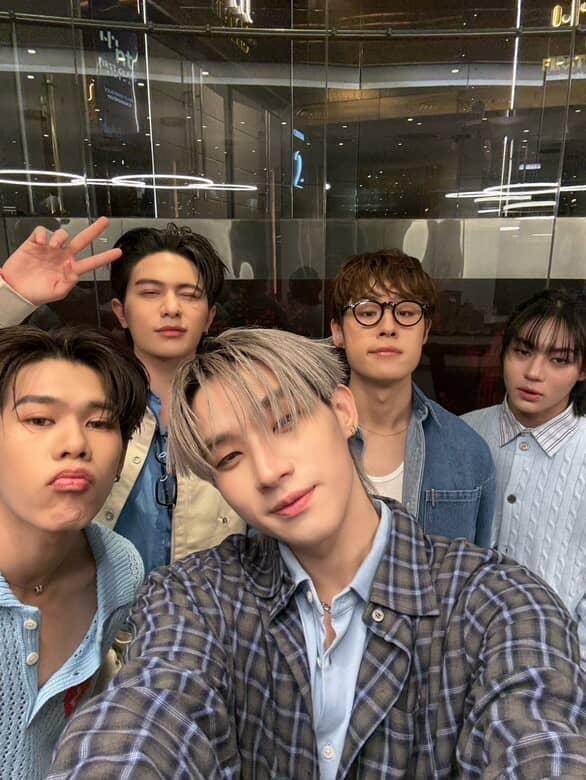 mindmindmind143's tweet photo. วันนี้อยากส่งกำลังใจให้ LYKN ทั้ง 5 คน ขอให้รู้ว่าทุกคนไม่จำเป็นต้องเข้มแข็งตลอดเวลาก็ได้ ค่อย ๆ ผ่านมันไปทีละวันนะ พวกเรายังอยู่ตรงนี้และจะคอยสนับสนุนพวกนายเสมอ รักและภูมิใจในทั้ง 5 คนมาก ๆ 🤍🐺🐺🐺🐺🐺#โอ๋ๆ��มาป่าจิ๋วทั้งห้า https://t.co/DOnbueThnO