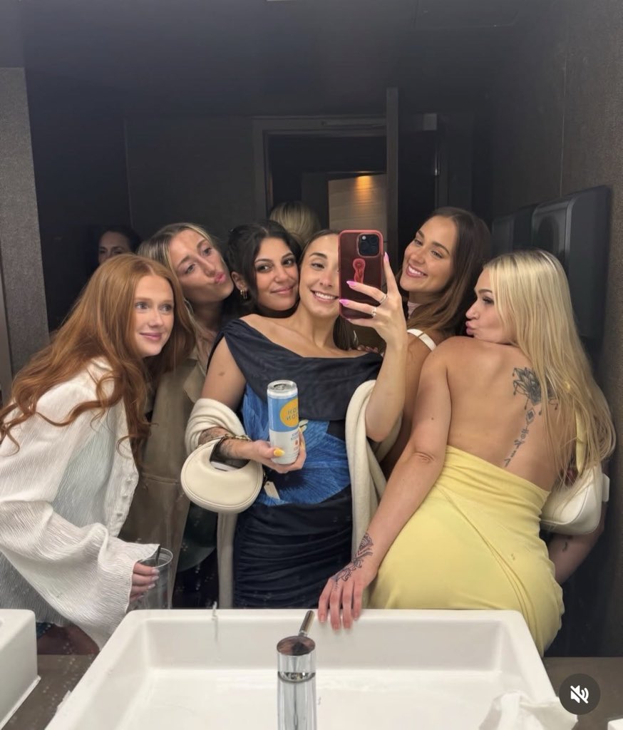 JohnFrankRocket's tweet photo. Feed me my daughters slutty friends rn while I’m at work dm me😵‍💫 https://t.co/ryLXuj6UGY