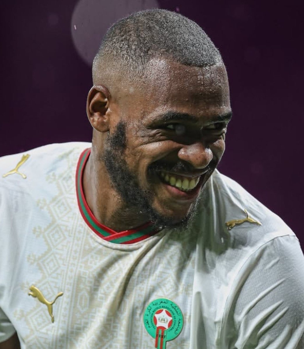 ActuFootMaroc's tweet photo. « 𝗙𝗔𝗜𝗦 𝗩𝗔𝗟𝗢𝗜𝗥 𝗧𝗢𝗡 𝗧𝗔𝗟𝗘𝗡𝗧, 𝗢𝗡 𝗦'𝗢𝗖𝗖𝗨𝗣𝗘 𝗗𝗘 𝗗𝗘́𝗙𝗘𝗡𝗗𝗥𝗘 » 🤯

La conversation de 𝗥𝗔𝗝𝗘𝗟 du Sergent Issa Diop avec Abdellah Ouazane 🇲🇦🥹 :

Abdellah Ouazane : « Issa Diop est venu me voir et m'as demandé “𝗣𝗢𝗨𝗥𝗤𝗨𝗢𝗜 𝗘𝗦-𝗧𝗨 𝗦𝗜 𝗦𝗜𝗟𝗘𝗡𝗖𝗜𝗘𝗨𝗫”, j'ai répondu que je ne réalise pas encore. ⏳

Il m'a alors répondu : “Quand tu auras le ballon, fait voit tes talents de dribbleur et fais ce que tu peux, on s'occupera de défendre pour toi.” » 𝗝𝗘 𝗦𝗔𝗨𝗧𝗘 𝗣𝗢𝗨𝗥 𝗧𝗢𝗜 𝗜𝗦𝗦𝗔 ! 👏🏼👏🏼👏🏼

(@11LionsNL)