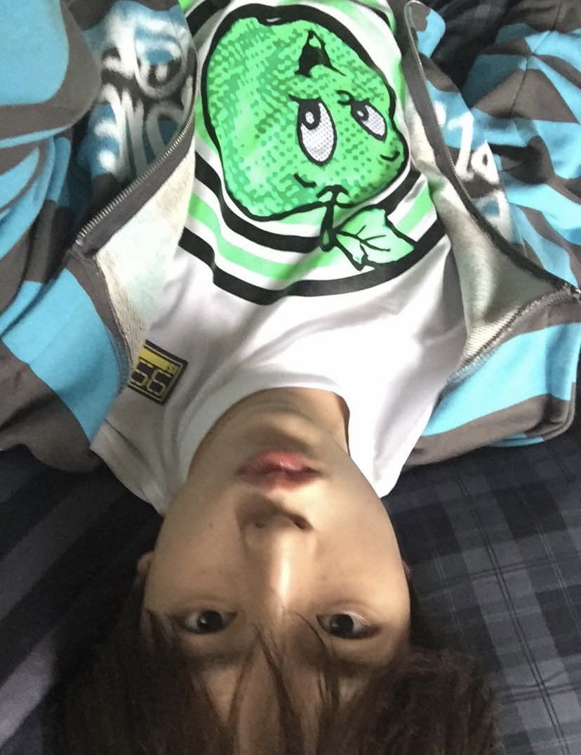 yuzriku's tweet photo. him and this angle https://t.co/wSbmN29qkw