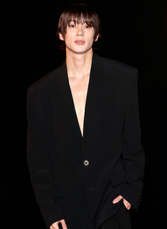 AboutMusicYT's tweet photo. RIIZE's Anton was the top kpop celebrity of Paris Fashion Week SS27, generating over 1.36% in share of voice (via onclusive). https://t.co/XcvNm83Lsx