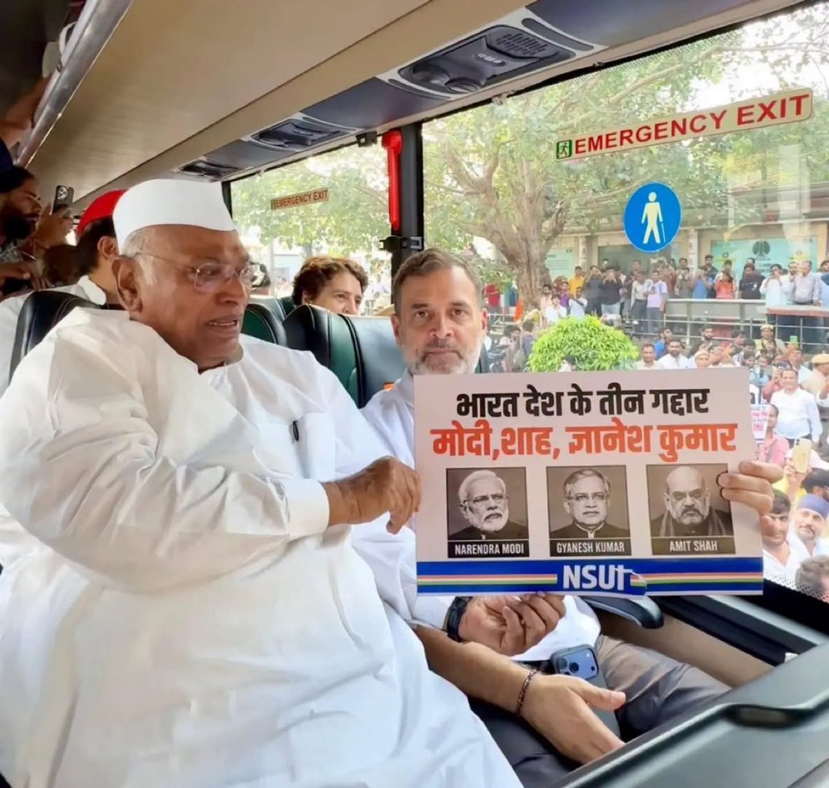Meghnath8040's tweet photo. मेरे देश के गद्दारों सतर्क हो जाओ 

बख्शे नहीं जाओगे - हर वोट चोर का हिसाब होगा https://t.co/1vuA2NTQBJ