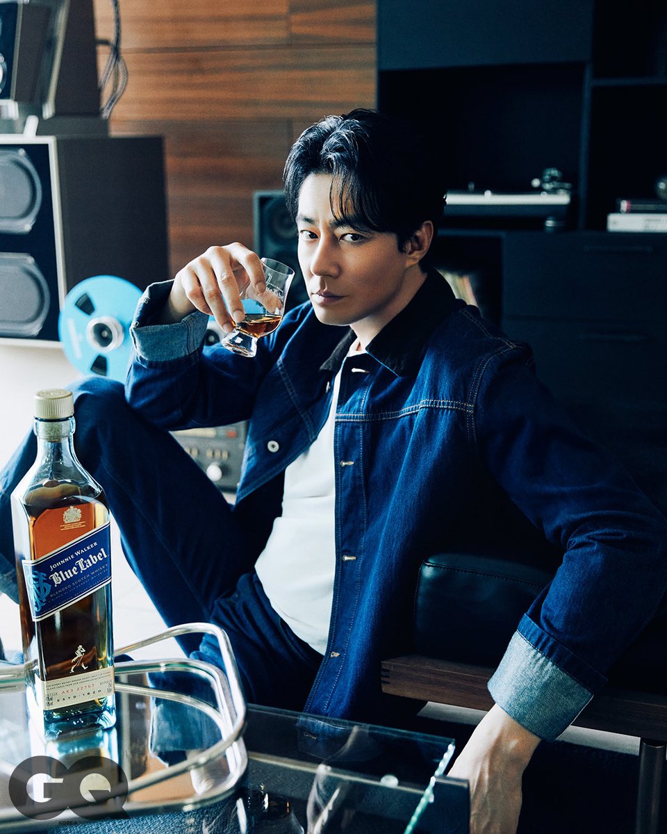 joywannisa_jwt's tweet photo. Prince of Ballantine’s 🥃💙
Prince of Johnnie Walker Blue

#HyunBin #JoInSung https://t.co/bsRTPnhuoY