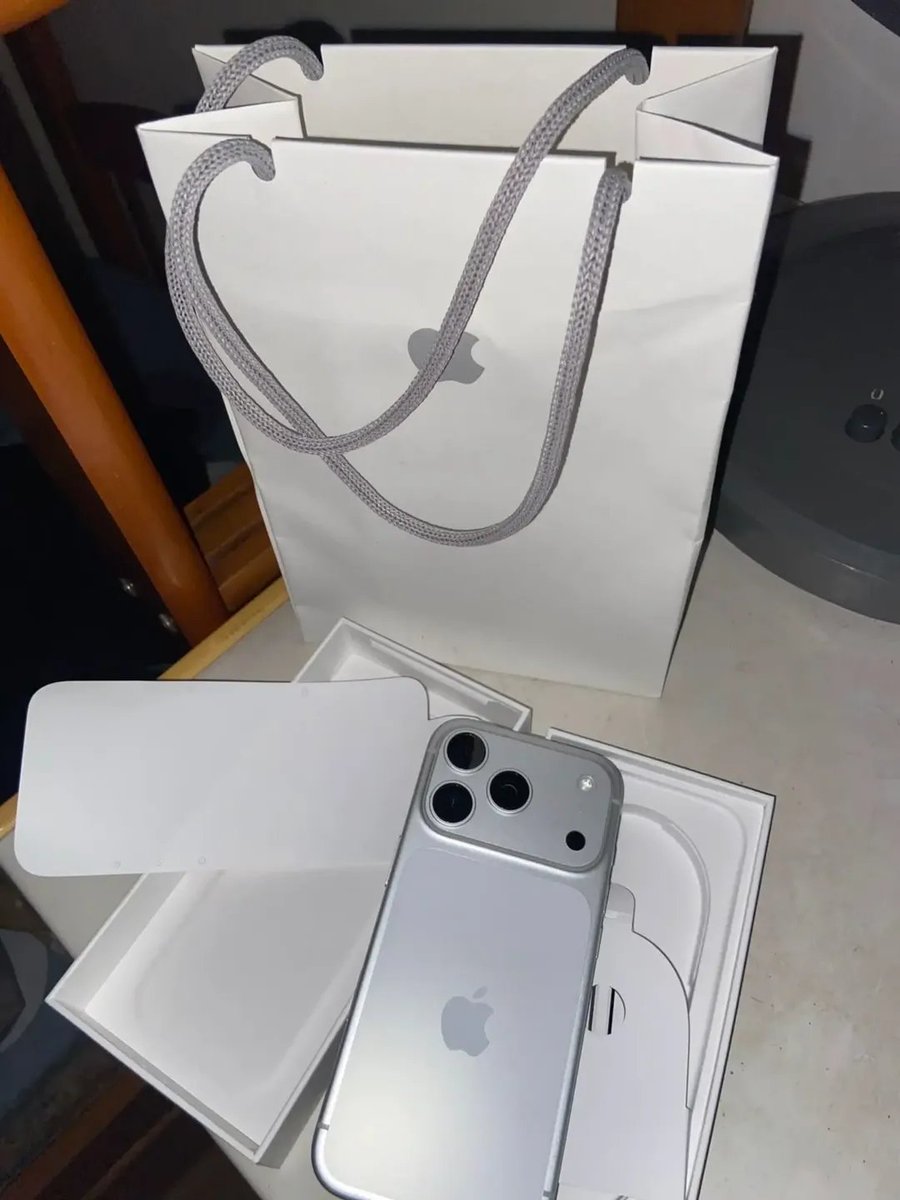 Nimotalied's tweet photo. Birthday gift came in latest 
I'm in love with my man 🥹
My mannn 🥹
My babe did 😩 https://t.co/c85MWry7mv