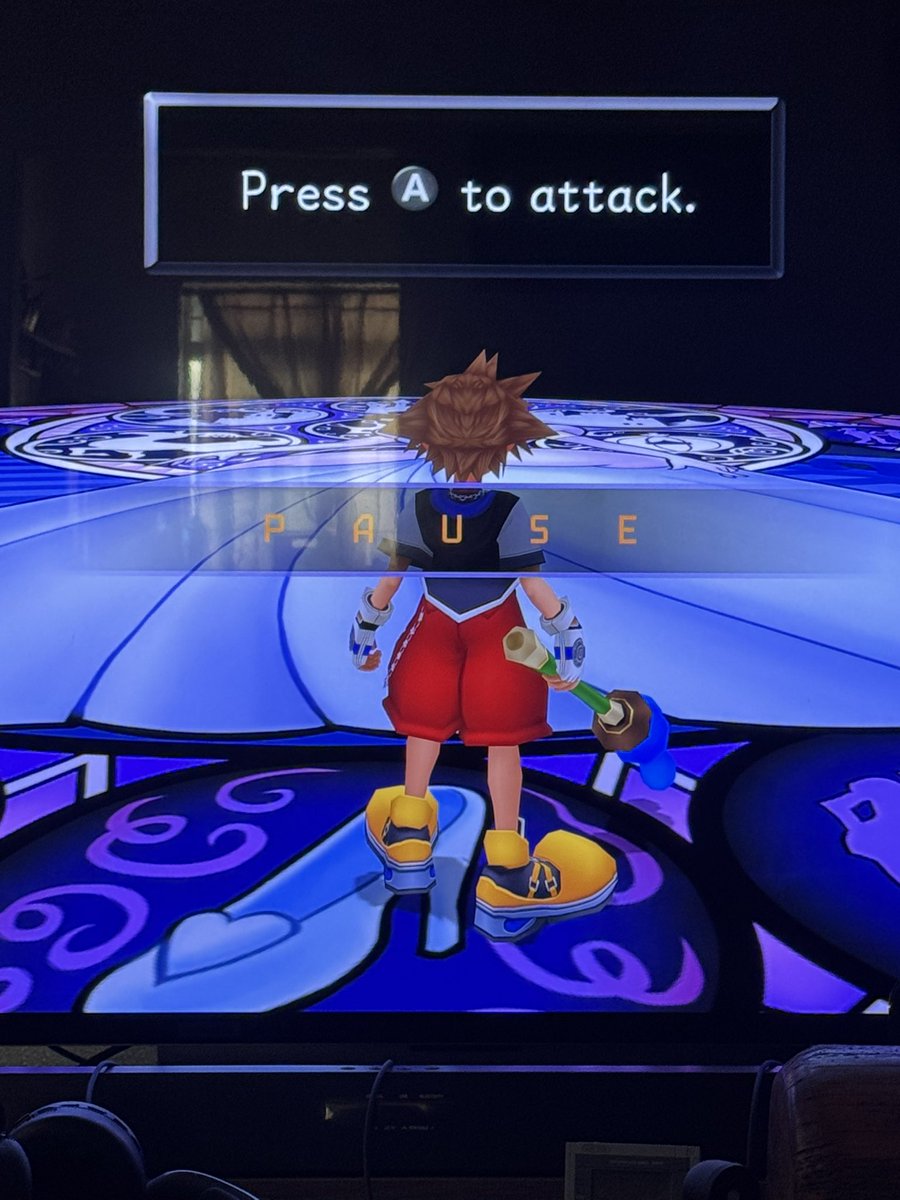 Zephiros's tweet photo. LOL what the absolute shit is this?! A to attack?! A should be for JUMPING in the Kingdom Hearts series!! The fuck were @SquareEnix thinking? 5 minutes and this port is ASS

#KingdomHeartsCollection #Switch2 https://t.co/hWEkGj9deE
