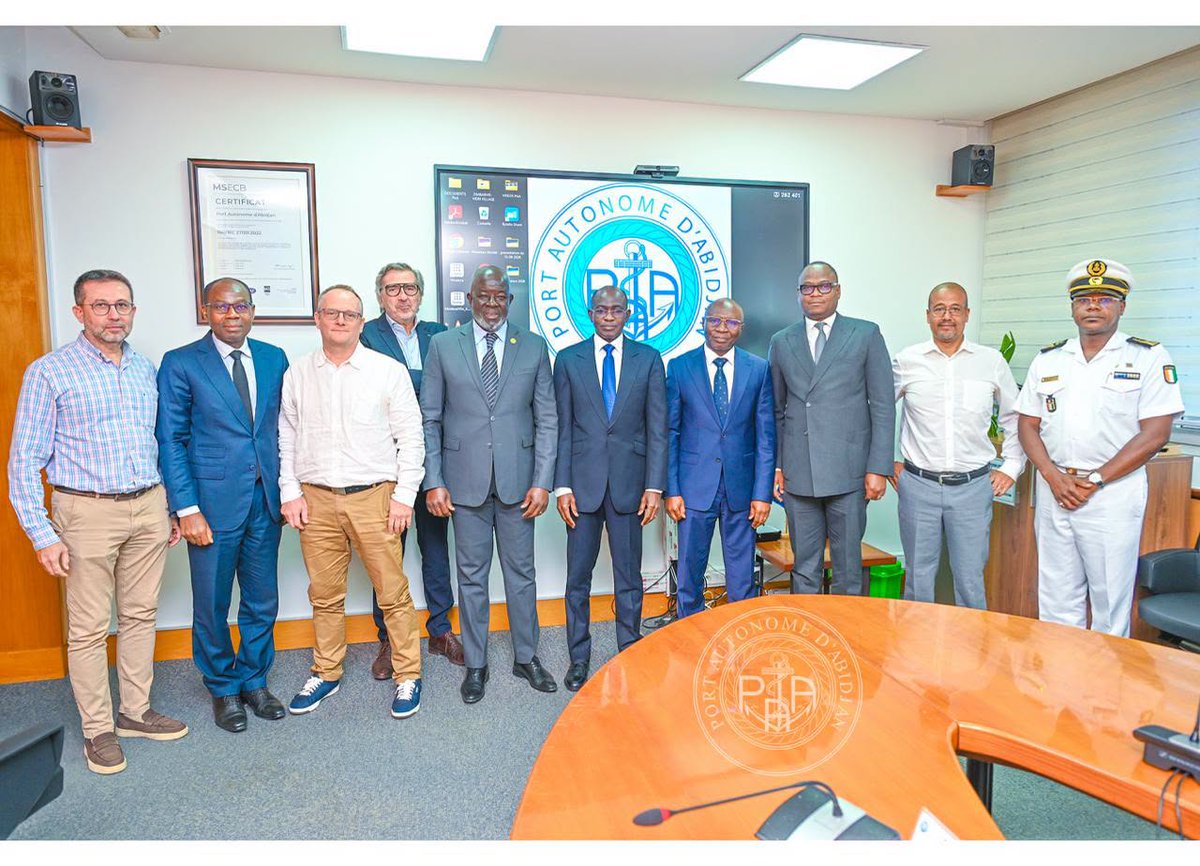 PortAbidjan's tweet photo. 𝐄𝐗𝐏𝐎𝐑𝐓𝐀𝐓𝐈𝐎𝐍 𝐃𝐄𝐒 𝐏𝐑𝐎𝐃𝐔𝐈𝐓𝐒 𝐏𝐄́𝐑𝐈𝐒𝐒𝐀𝐁𝐋𝐄𝐒 : 𝑳𝑬 𝑷𝑨𝑨 𝑬𝑻 𝑳’𝑶𝑪𝑨𝑩 𝑬́𝑪𝑯𝑨𝑵𝑮𝑬𝑵𝑻 𝑺𝑼𝑹 𝑳𝑨 𝑭𝑳𝑼𝑰𝑫𝑰𝑻𝑬́ 𝑫𝑼 𝑻𝑹𝑨𝑭𝑰𝑪 https://t.co/f5imNUTnkL