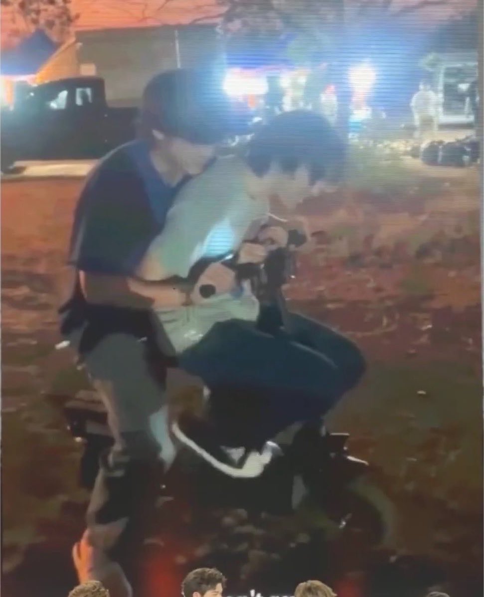 nn3abi's tweet photo. ใครจะทำไรก็ทำ กรุขอกลับไปขับสกู้ตเต้อต่อ https://t.co/T9USo1pkwK