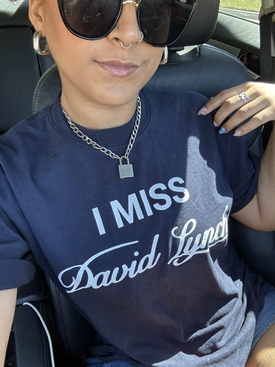 _MollyPocket's tweet photo. This shirt felt appropriate today https://t.co/JU4KckqTpu