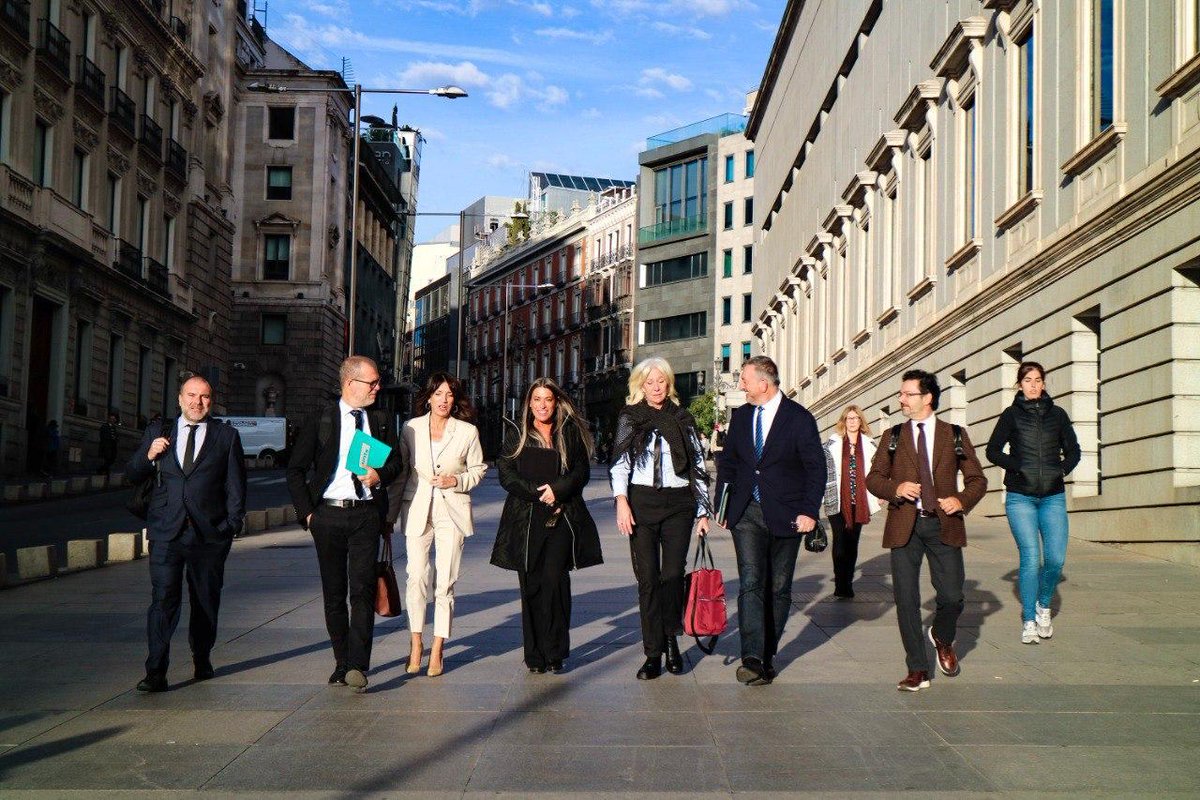 JuntsXCat's tweet photo. 👏🏻 @miriamnoguerasM, @jmcruset, @MartaMadrenas i @IsidreGavin encapçalaran les llistes a les eleccions generals del 29N.

🟢 Els quatre caps de llista queden proclamats automàticament candidats i tornaran a liderar el grup parlamentari al Congrés. 

Anem per feina! 😉 https://t.co/pzyCbo9Xx9