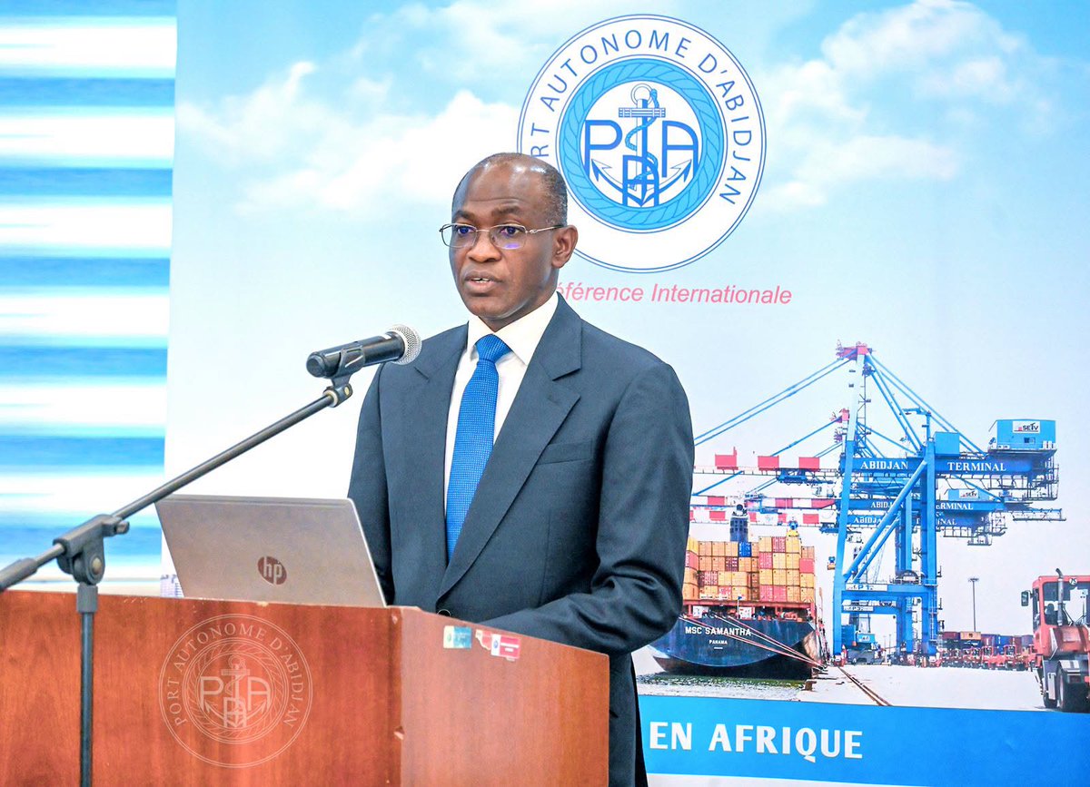 PortAbidjan's tweet photo. 𝐂𝐎𝐎𝐏𝐄́𝐑𝐀𝐓𝐈𝐎𝐍 𝐏𝐎𝐑𝐓𝐔𝐀𝐈𝐑𝐄 : 𝑳𝑬 𝑷𝑨𝑨 𝑬𝑻 𝑯𝑨𝑹𝑶𝑷𝑨 𝑷𝑶𝑹𝑻 𝑹𝑬𝑵𝑭𝑶𝑹𝑪𝑬𝑵𝑻 𝑳𝑬𝑺 𝑳𝑰𝑬𝑵𝑺 𝑬𝑵𝑻𝑹𝑬 𝑳𝑬𝑼𝑹𝑺 𝑪𝑶𝑴𝑴𝑼𝑵𝑨𝑼𝑻𝑬́𝑺 𝑫’𝑨𝑭𝑭𝑨𝑰𝑹𝑬𝑺 https://t.co/9QjBrs0Rdi