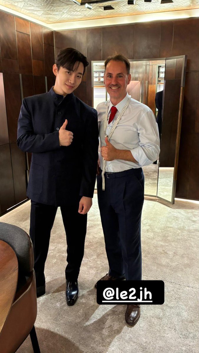 le2jh_vicky's tweet photo. 261008 20:52:03 floriansirven instagram story
Florian Sirven / Master Tailor in Paris 🇫🇷
💭벨루티 재단사님 스킬이 너무 멋지심.
#이준호 #LEEJUNHO
#BERLUTI #벨루티
#BespokeCampaign https://t.co/7MbW2PuKBa