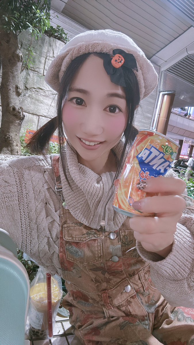 ZUNDA_AKANE's tweet photo. 大宮路上ライブありがとでちた✌️
なんか本当に駆け出しの気持ちになるサスライみたいなライブでおもろかった🤣

沢山差し入れも♡
全然見えてないけどカワウソさんのかぶりものでちた🐶

ずん族いっぱいきてくれて嬉しかったぁぁあ✌️
きてくれたみんな、配信組も応援ありがとでちた✨
ちょっと途中止めざるを得なかったり移動とかあって🙇‍♀️🙇‍♀️🥺🥺

みんなに色々もらったぁ☺️