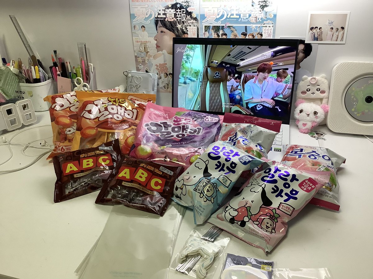 ahnnanann1's tweet photo. 자컨보면서 쇼케때 나눔할거 포장함❣️ https://t.co/4j9nRJwat1