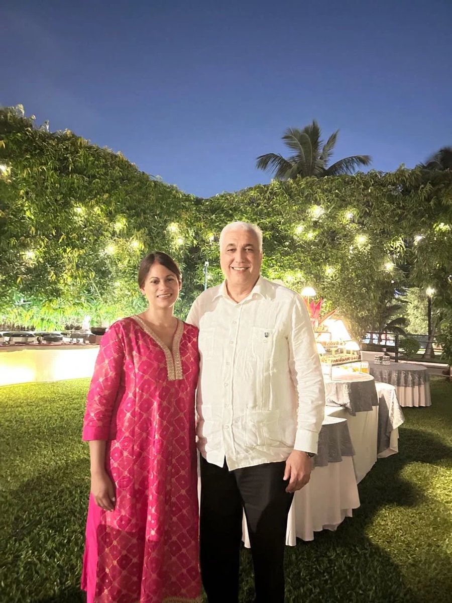 UNAPEC's tweet photo. 🌎✨ En Unapec celebramos el Lifetime Achievement Award otorgado a nuestro rector, magíster Erik Pérez Vega, por @KIITUniversity de la India 🇮🇳, en reconocimiento a su destacada trayectoria y visión estratégica empresarial y académica. https://t.co/RkUZhAQohX