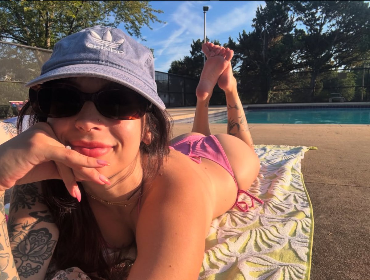 ana_mcg's tweet photo. Her 🥹😛🤭🦶 https://t.co/soT3uuEs5y