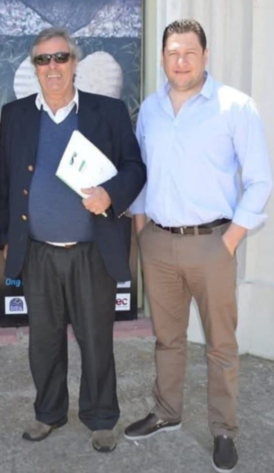 InvernizziMario's tweet photo. me llegó foto de un ex Intendente de MALDONADO de picos pardos con un imputado por asociación para delinquir ( y otras cosas) en un caso que investiga la venta de terrenos en Punta Negra (Maldonado) con documentación y poderes falsificados.

🤷🏻‍♂️ https://t.co/7henQIzIfL