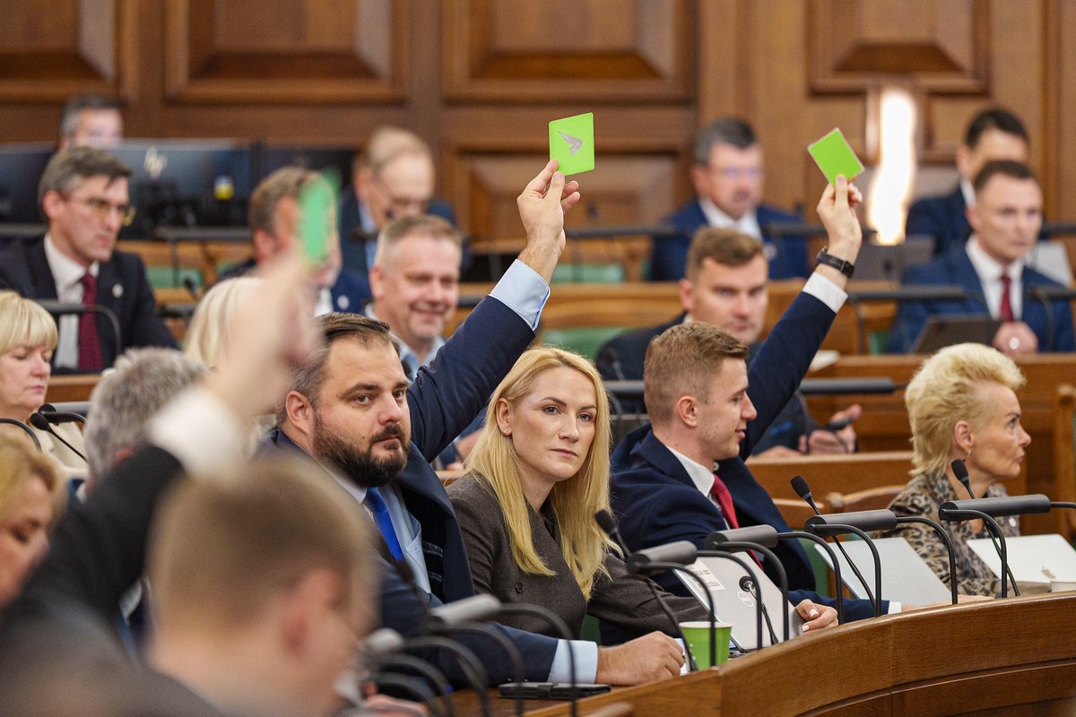 Jekaba11's tweet photo. Fotomirkļi no Saeimas sēdes 8.oktobrī: https://t.co/4htzy7XAKt https://t.co/7GPj3dben6