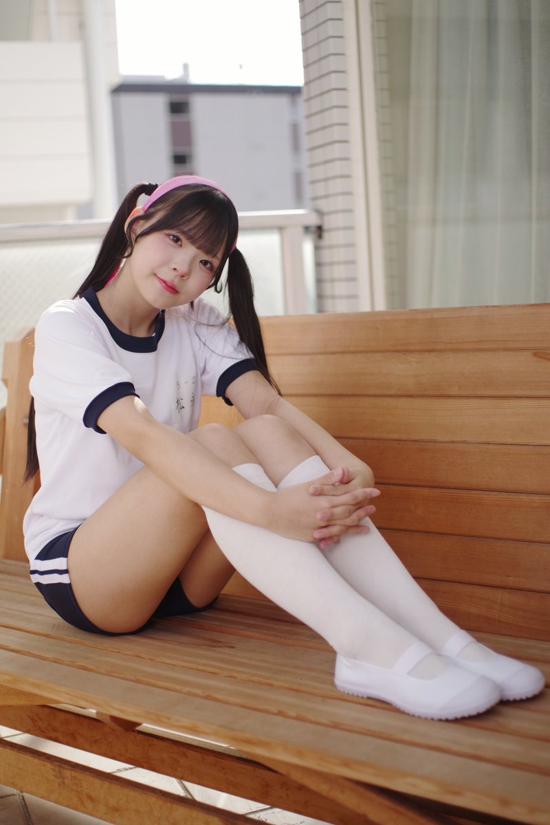 maumow1's tweet photo. ルチアーズの松永結愛さん(@yuamarron1214)。202609、ルチアーズ団体撮影会にて3。可愛い。野外でフラッシュを使う理由は…、キラッキランラーン！に撮れるかもしれないというのと、差別化と表現の選択肢を増やすといったところでしょうか。#ルチアーズ #松永結愛 #ゆあにまろんまろん https://t.co/Tw7vd8ffM9