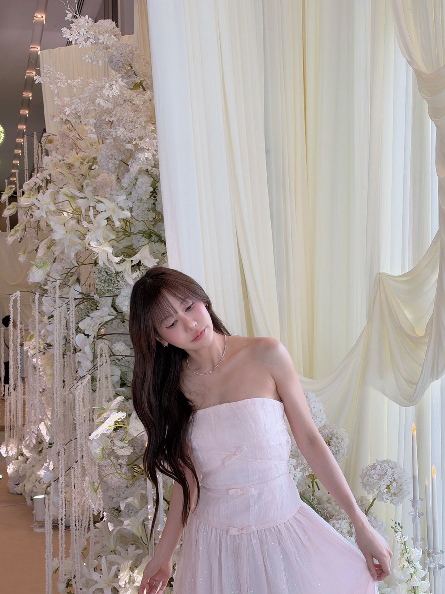 ayrinradaaa's tweet photo. ไหนรู้กก น้องเนยซ่อนปีกไว้ตรงไหนคะ💗
สวยจนมัมหยุดหายใจ สวยแบบไม่มีวันหยุด

#NoeyKanteera https://t.co/P3rlpIpA4q