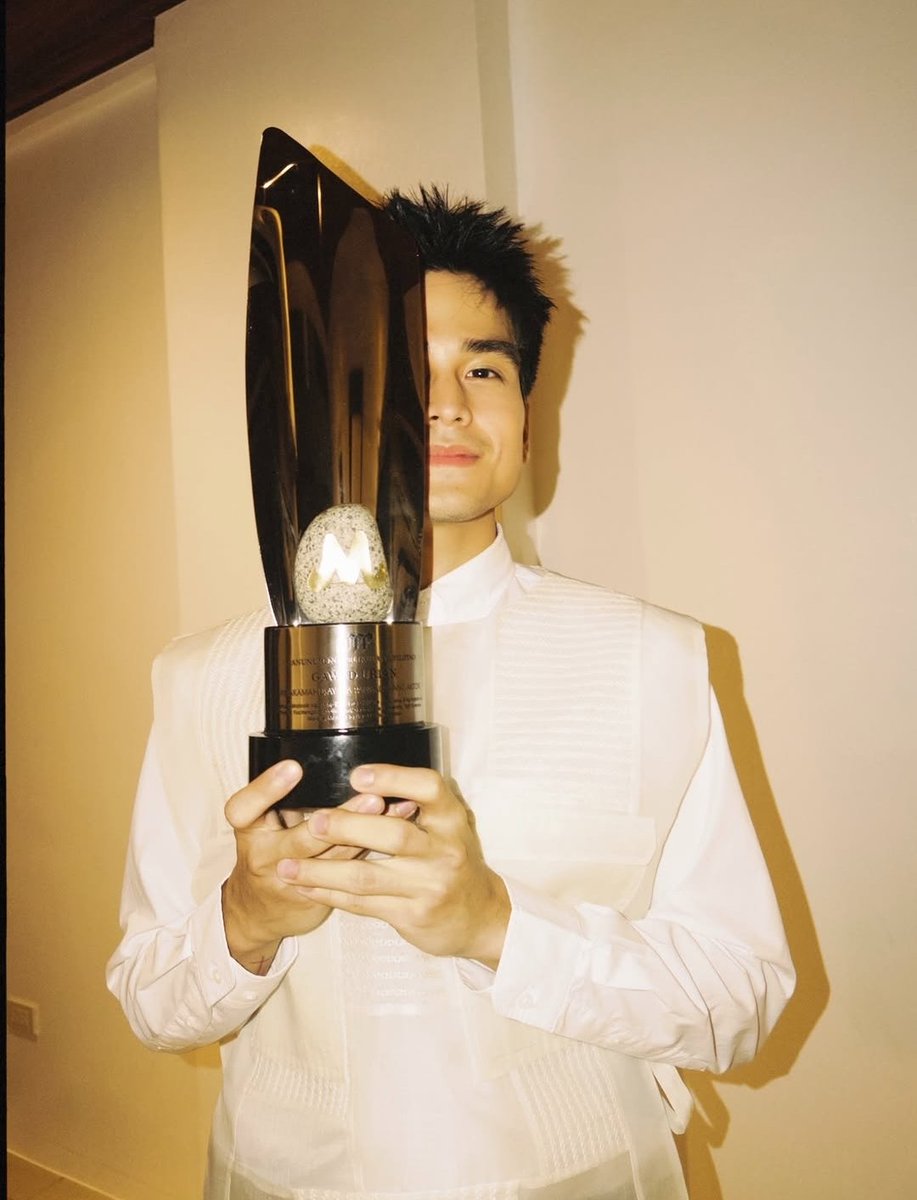 ashtheleon's tweet photo. 49th Gawad Urian Best Supporting Actor Will Ashley https://t.co/9MFnlY5BEE