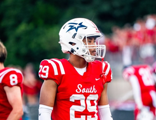 LockedInPreps's tweet photo. We're more than halfway through the regular season, and in that time we've seen some outstanding underclassmen step up under the Friday night lights. To highlight these prospects, we bring you the Locked In Preps "Underclassmen" Report featuring five 2029s and 2030s to start watching NOW:

@BigFisch1734 @Isaiahxlouis_ @tysonhergert44 @LDeWaard54 @bthorpe0 

📸 via Instagram

Read: https://t.co/Rc0f3A4KNs