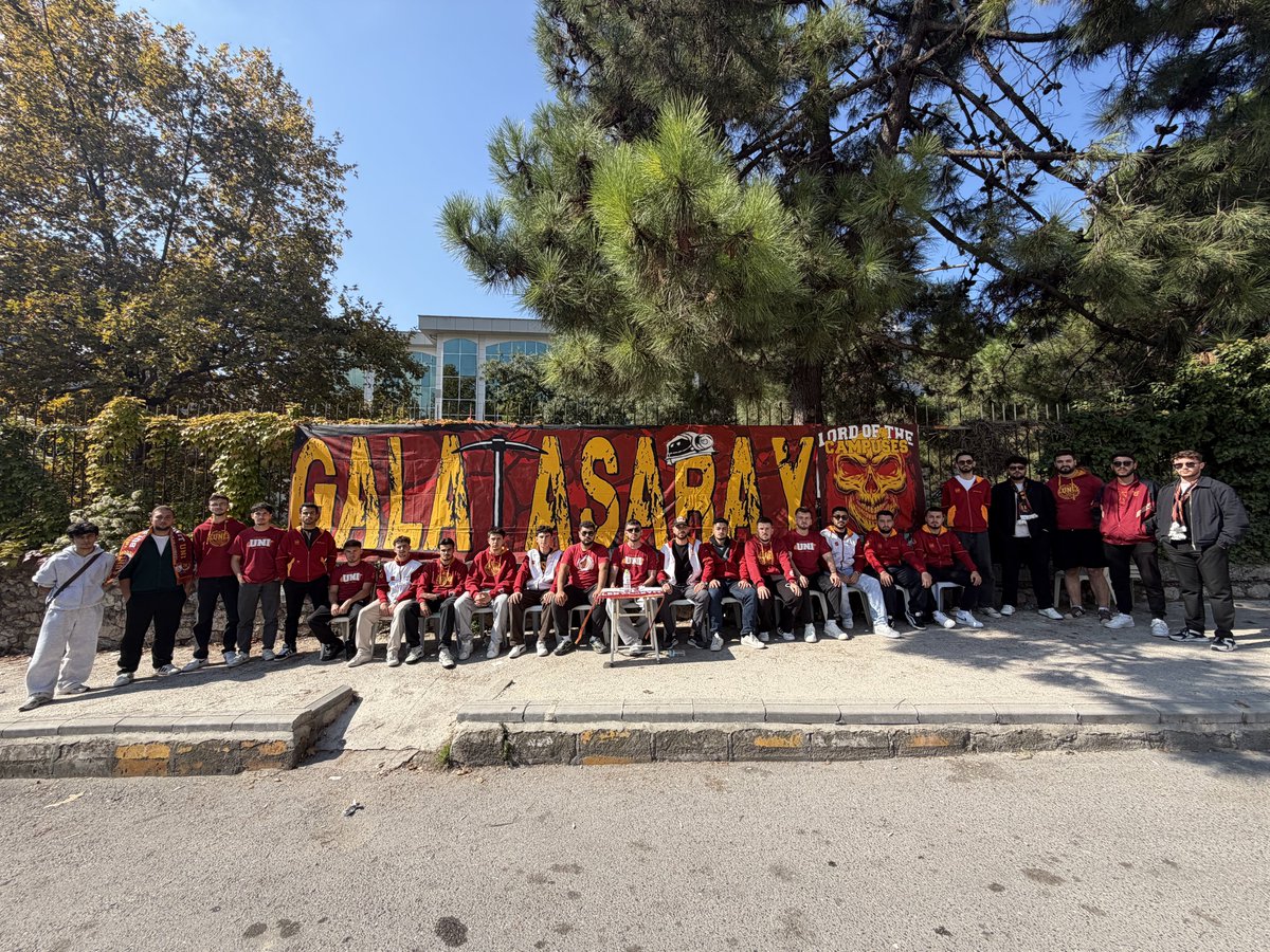 uAUNIBEU's tweet photo. 𝐒𝐎𝐊𝐀𝐊𝐓𝐀 𝐊𝐀𝐌𝐏𝐔̈𝐒𝐓𝐄 𝐊𝐑𝐀𝐋 𝐁𝐈̇𝐙𝐈̇𝐙 𝐁𝐔 𝐀𝐋𝐄𝐌𝐃𝐄!

Standımız gün boyu Farabi Kampüsü Alt Kapı girişinde açık olacaktır. Aramıza katılmak isteyen Galatasaray’lı kardeşlerimizi bekliyoruz.

#ultrAslanUNI https://t.co/aJMM8G5CrK