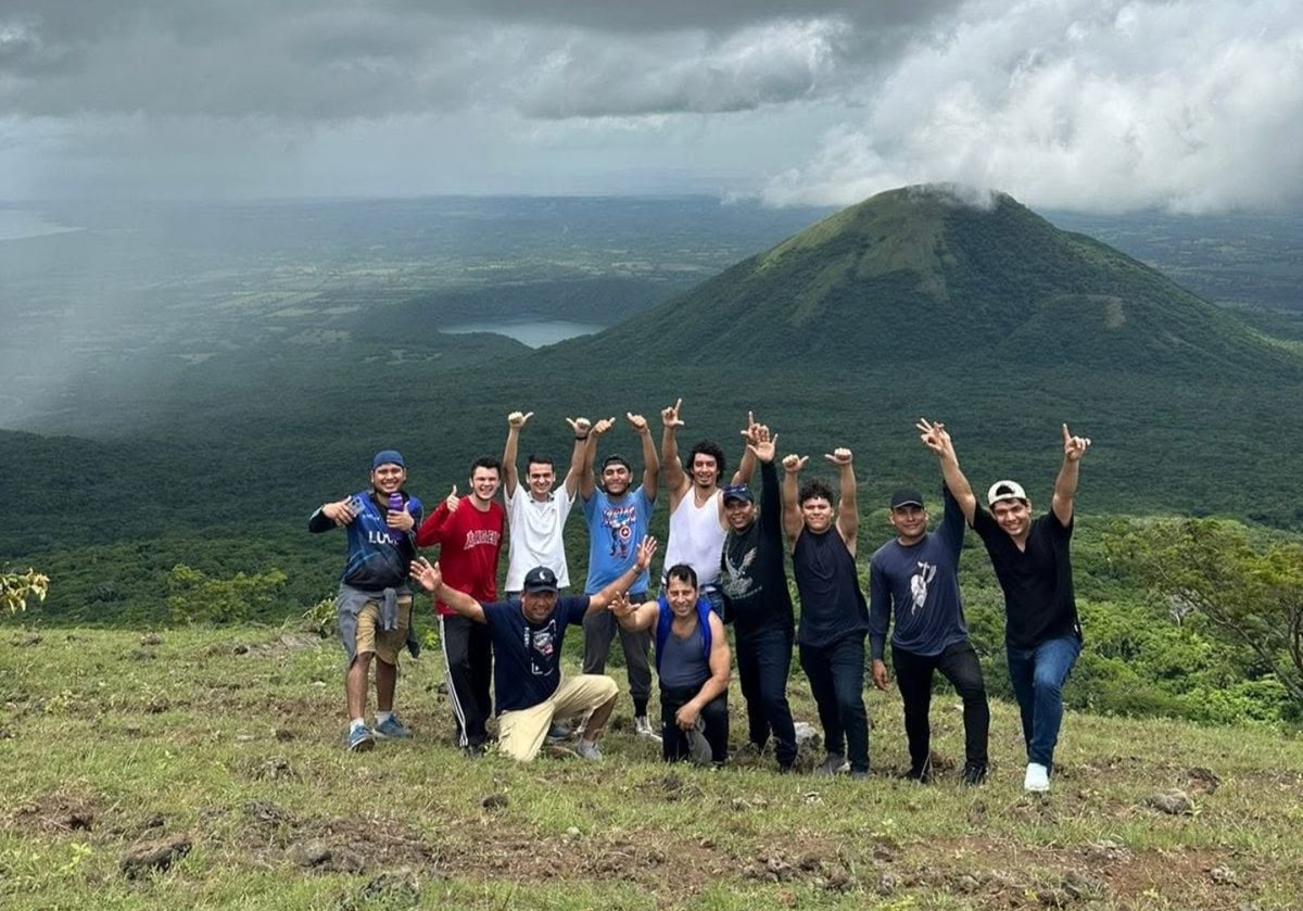 wbnog97's tweet photo. Cuando subíamos cerros y volcanes 😁 https://t.co/9Kix9tmXq5