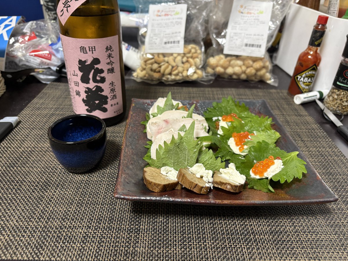 Manchhichi's tweet photo. たまには平日でも飲む🍶 https://t.co/brXc8R5H8l