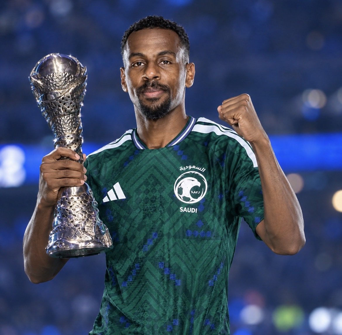rakaan_r2's tweet photo. ناس تحتفل بتحقيق بطوله بمرجله🇸🇦💚

وناس منفوخه تحتفل بـ 100 مباراه https://t.co/6KBSus5bJ0