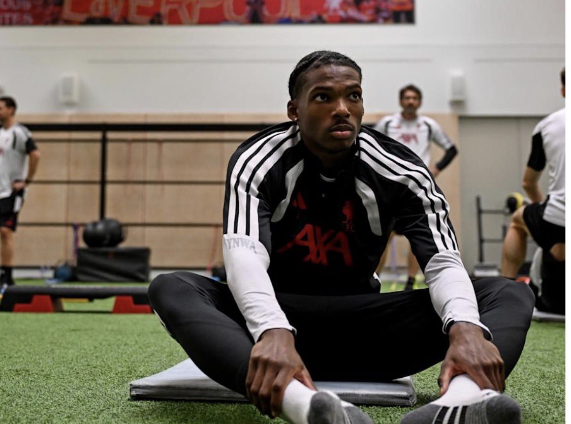 MeleniXO's tweet photo. OUR BOYS ARE BACK IN TRAINING 

VIRGIL STOP IT MAN YOUR SIMPING SO BAD AT THIS POINT 🤣 https://t.co/tyV9oNYUwj