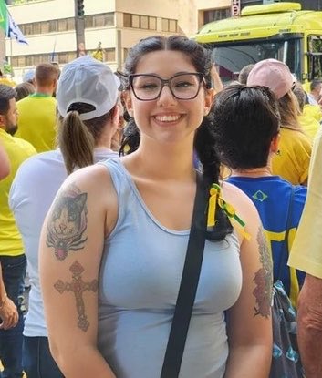 gatofumant's tweet photo. a cada foto ela tá mais gorda https://t.co/lRCKKoB7XN