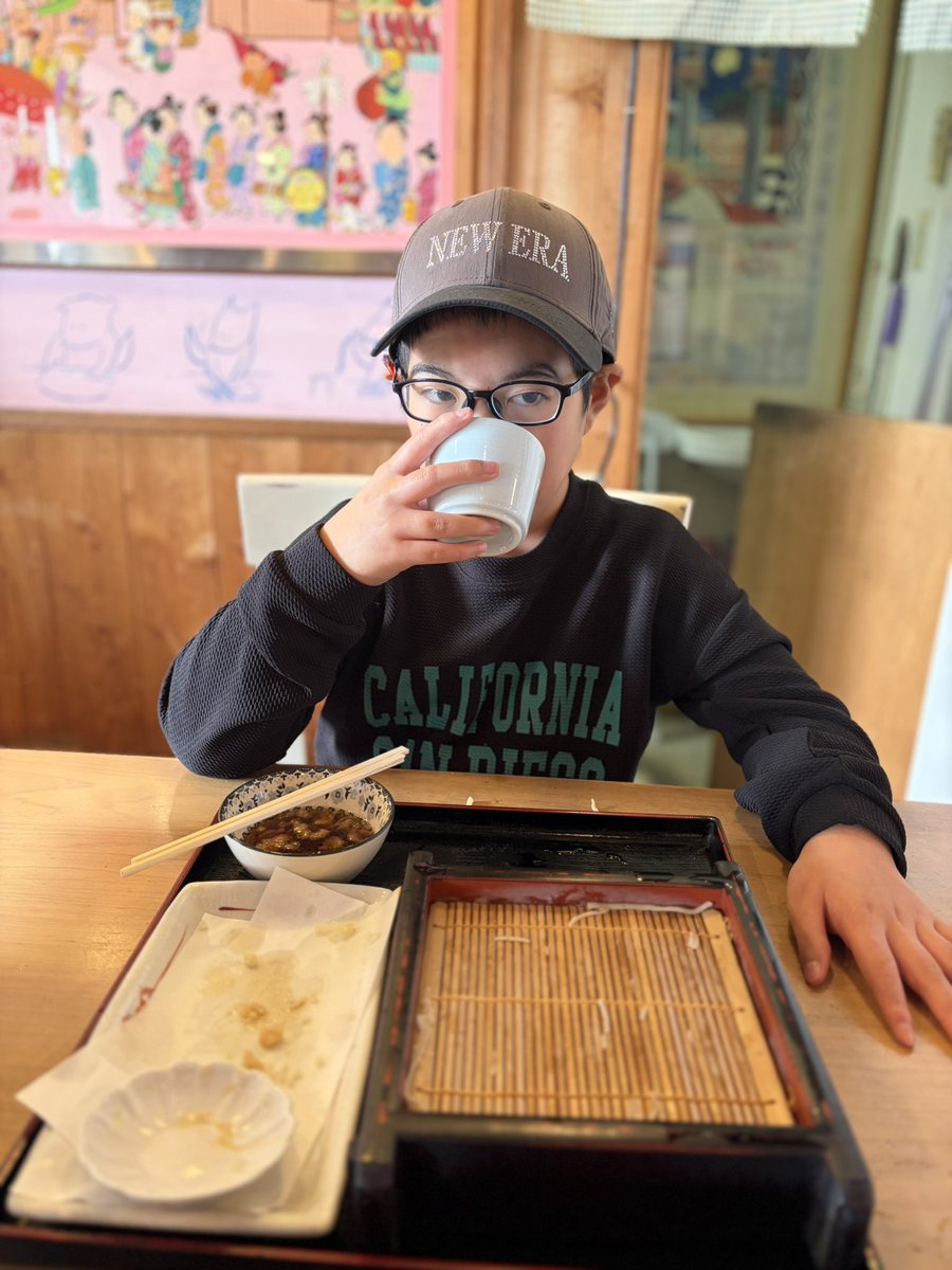 ume5515nya's tweet photo. 月曜日は振替休日の息子と蕎麦活😚🧡
赤ちゃんの時から通っている馴染みのお店に。
13歳になったばかりの息子。
蕎麦湯までしっかり味わってました💕🤭 https://t.co/LFWmpAYKyA