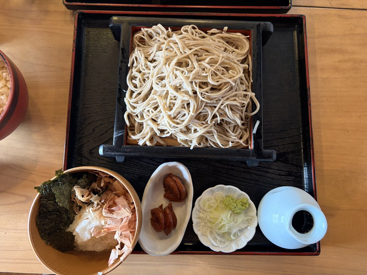 ume5515nya's tweet photo. 月曜日は振替休日の息子と蕎麦活😚🧡
赤ちゃんの時から通っている馴染みのお店に。
13歳になったばかりの息子。
蕎麦湯までしっかり味わってました💕🤭 https://t.co/LFWmpAYKyA