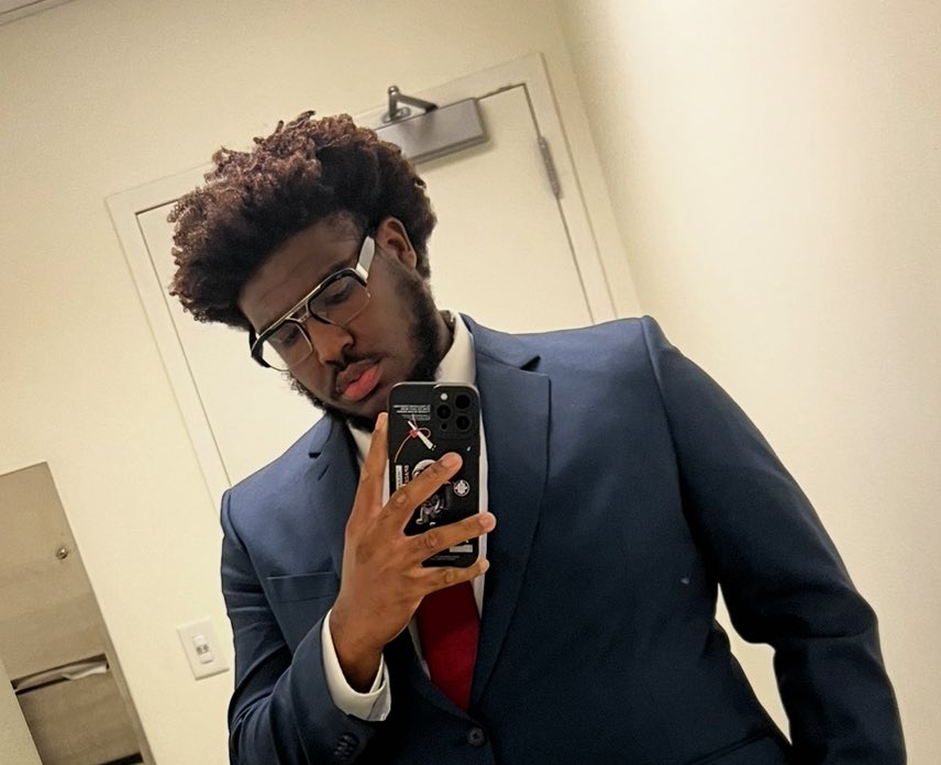 dnceejai's tweet photo. I know y’all love a man in a suit❤️💙 https://t.co/NbSYF827fu