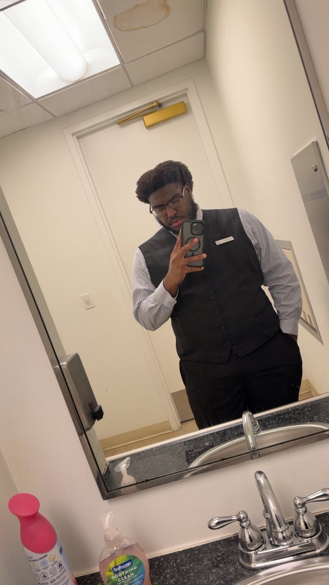 dnceejai's tweet photo. I know y’all love a man in a suit❤️💙 https://t.co/NbSYF827fu