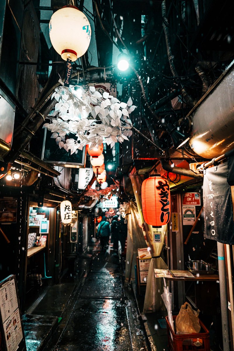 YOH_ZERO's tweet photo. TOKYO：Lost in a Nostalgic Back Alley https://t.co/M72HAAhGGn